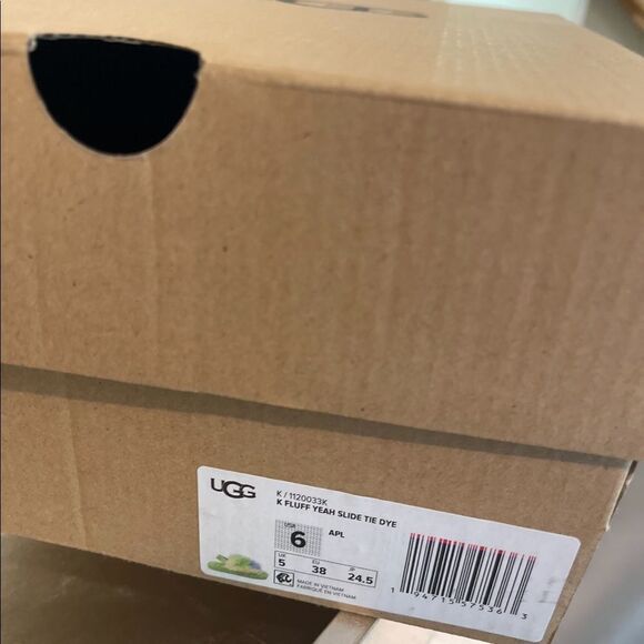 Fluff Yeah Slide Tie Dye Slippers In Green UGG Austrailia WOMENS SIZE 6 NEW - Picture 4 of 5